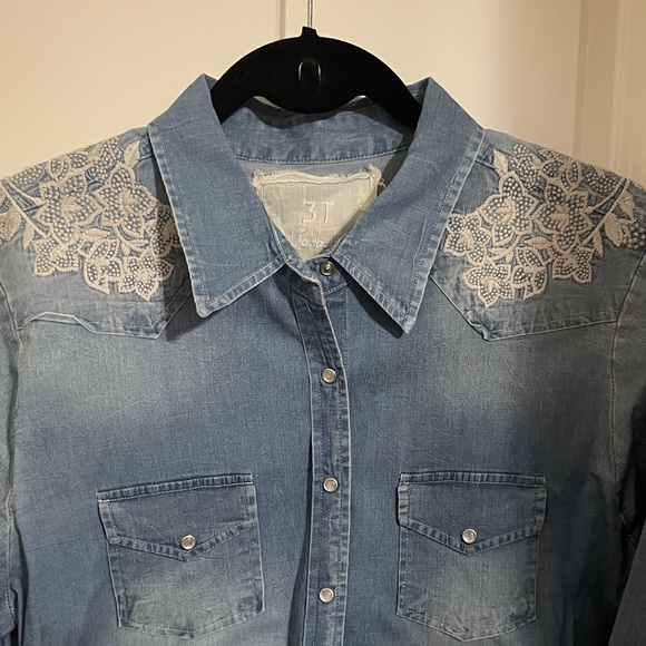 Johnny Was Blue Embroidered Denim Top - Picture 4 of 4